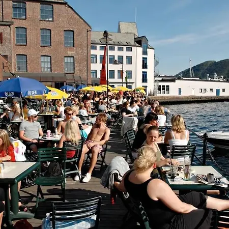 Heart Of - Quiet - Close To Everything Bergen